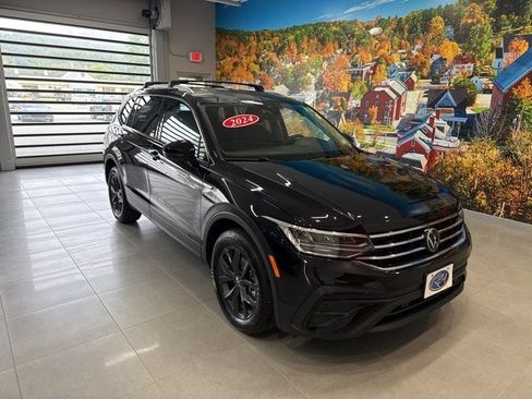 Used 2024 Volkswagen Tiguan SE image 9
