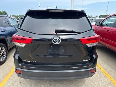 Used 2018 Toyota Highlander SE AWD/4WD image 8