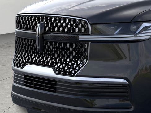 Used 2026 Lincoln Navigator L Reserve AWD/4WD image 18