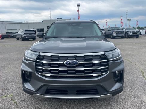 Used 2025 Ford Explorer Active w/ Active Comfort Package AWD/4WD image 2