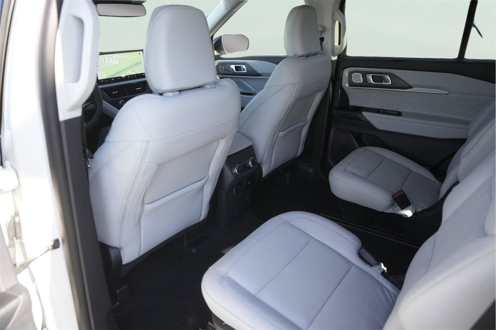 Certified 2025 Ford Explorer Platinum w/ Ultimate Package AWD/4WD image 12
