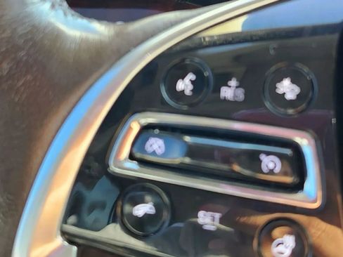 Used 2015 Cadillac Escalade Premium image 37