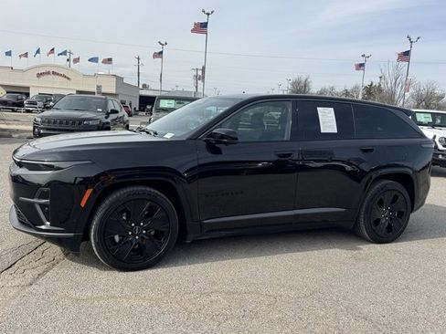 Used 2024 Jeep Wagoneer Launch Edition image 3