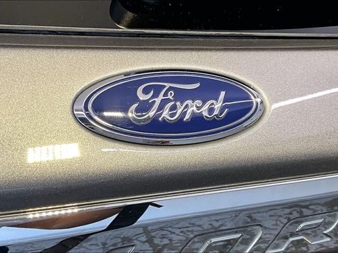 Used 2022 Ford Explorer Limited w/ Equipment Group 301A AWD/4WD image 33