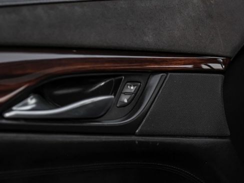 Used 2015 Cadillac Escalade Luxury image 45