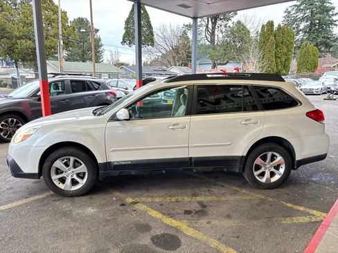 Used 2014 Subaru Outback 2.5i Limited w/ Moonroof Package image 4