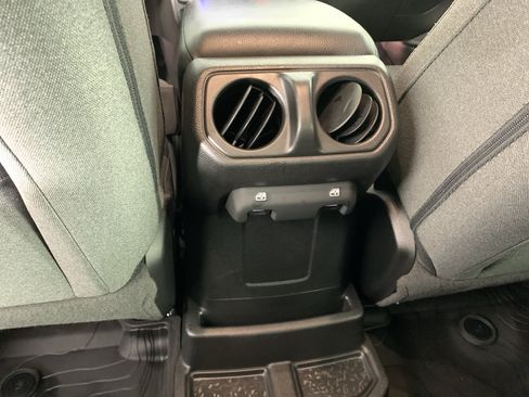 Used 2024 Jeep Wrangler Unlimited w/ Convenience Group AWD/4WD image 32