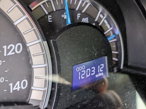 Used 2014 Toyota Camry SE image 12