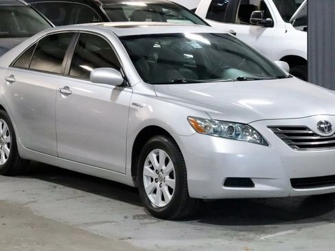 Used 2009 Toyota Camry Hybrid Sedan 4D image 3