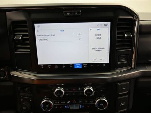 Used 2025 Ford F250 Lariat w/ Black Appearance Package AWD/4WD image 12