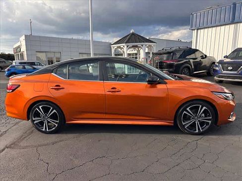 Used 2022 Nissan Sentra SR w/ SR Premium Package image 2