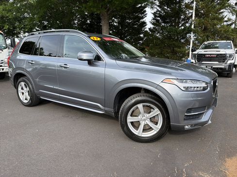 Used 2017 Volvo XC90 T5 Momentum w/ Vision Package image 2