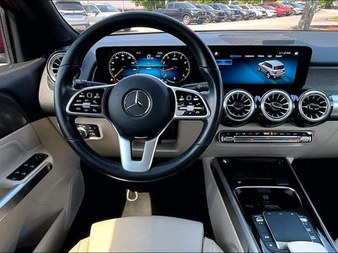 Used 2022 Mercedes-Benz GLB 250 w/ Premium Package Lite image 8