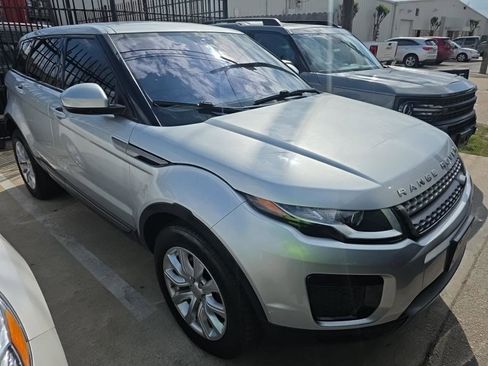 Used 2018 Land Rover Range Rover Evoque SE image 4