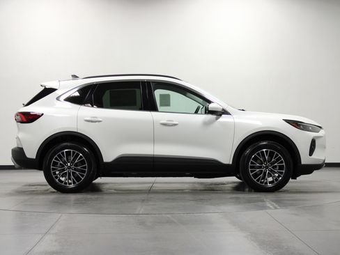 New 2025 Ford Escape PHEV w/ PHEV Premium Package image 3