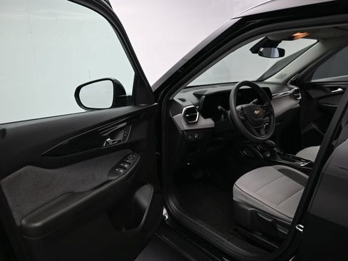 Used 2025 Chevrolet TrailBlazer LT FWD image 11