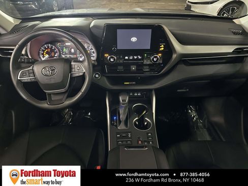 Certified 2025 Toyota Highlander XLE AWD/4WD image 18
