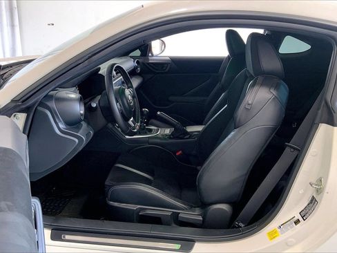 Used 2025 Toyota GR86 Premium RWD image 18