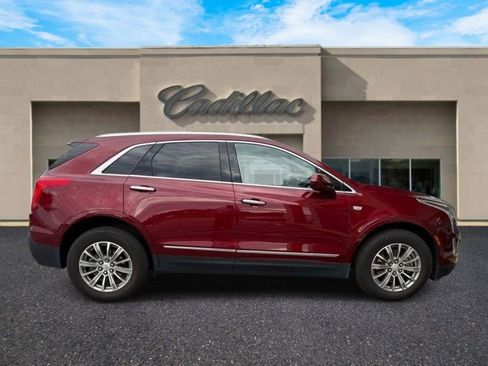Used 2018 Cadillac XT5 Luxury w/ Driver Awareness Package AWD/4WD image 2