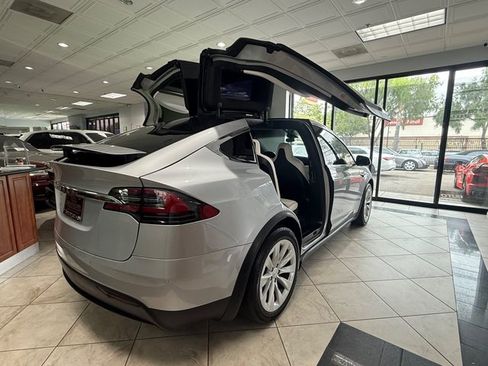 Used 2017 Tesla Model X 75D AWD/4WD image 13