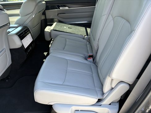 Used 2023 Jeep Grand Wagoneer 4WD w/ Flexible Seating Group image 8