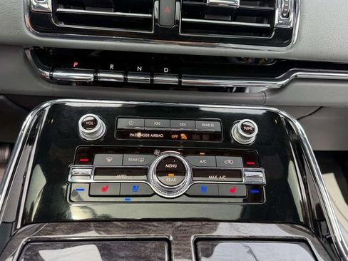Used 2018 Lincoln Navigator Reserve w/ Technology Package AWD/4WD image 25