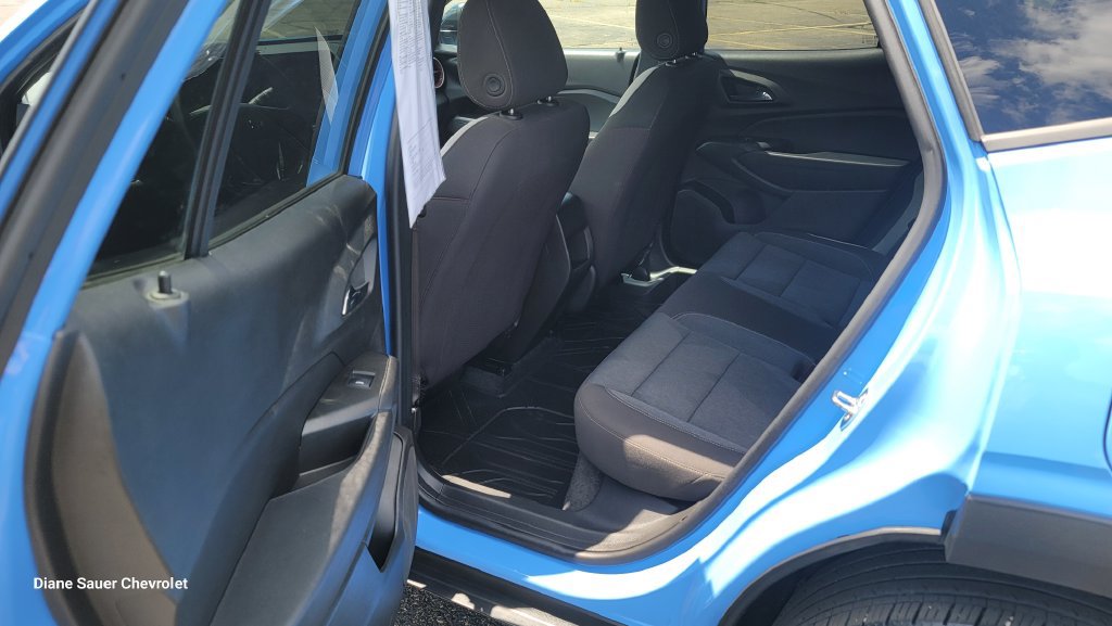 Used 2024 Chevrolet Trax RS w/ Driver Confidence Package FWD image 25