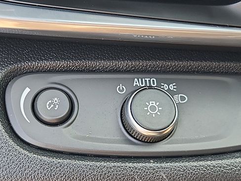 Used 2024 Buick Envista Preferred w/ Convenience I Package FWD image 22