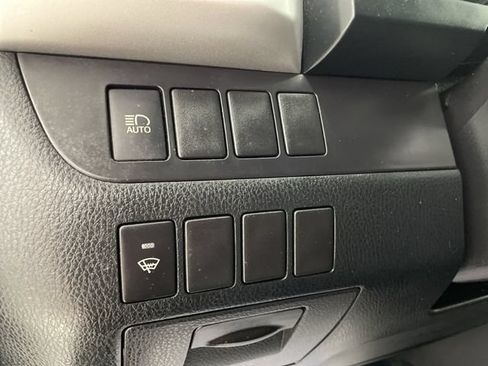 Used 2019 Toyota Highlander LE AWD/4WD image 16