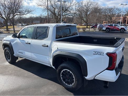 Used 2024 Toyota Tacoma TRD Off-Road image 18