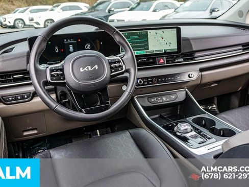 Used 2025 Kia Carnival EX image 29