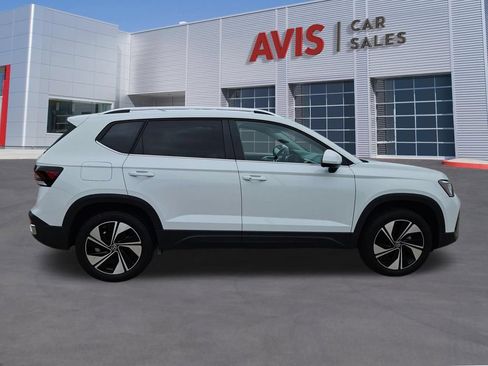 Used 2025 Volkswagen Taos SE AWD/4WD image 7