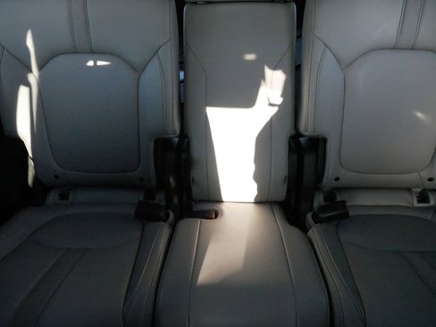 Used 2025 Honda Pilot EX-L image 13