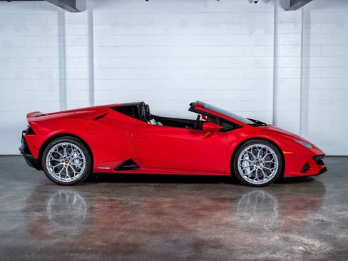 Used 2024 Lamborghini Huracan EVO AWD/4WD image 3
