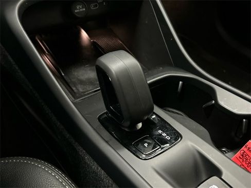 Certified 2024 Volvo XC40 B5 Core image 18