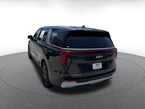 Used 2026 Kia Carnival FWD image 11