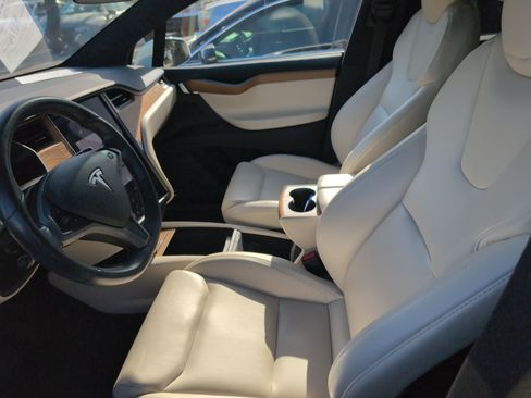 Used 2020 Tesla Model X Long Range AWD/4WD image 5