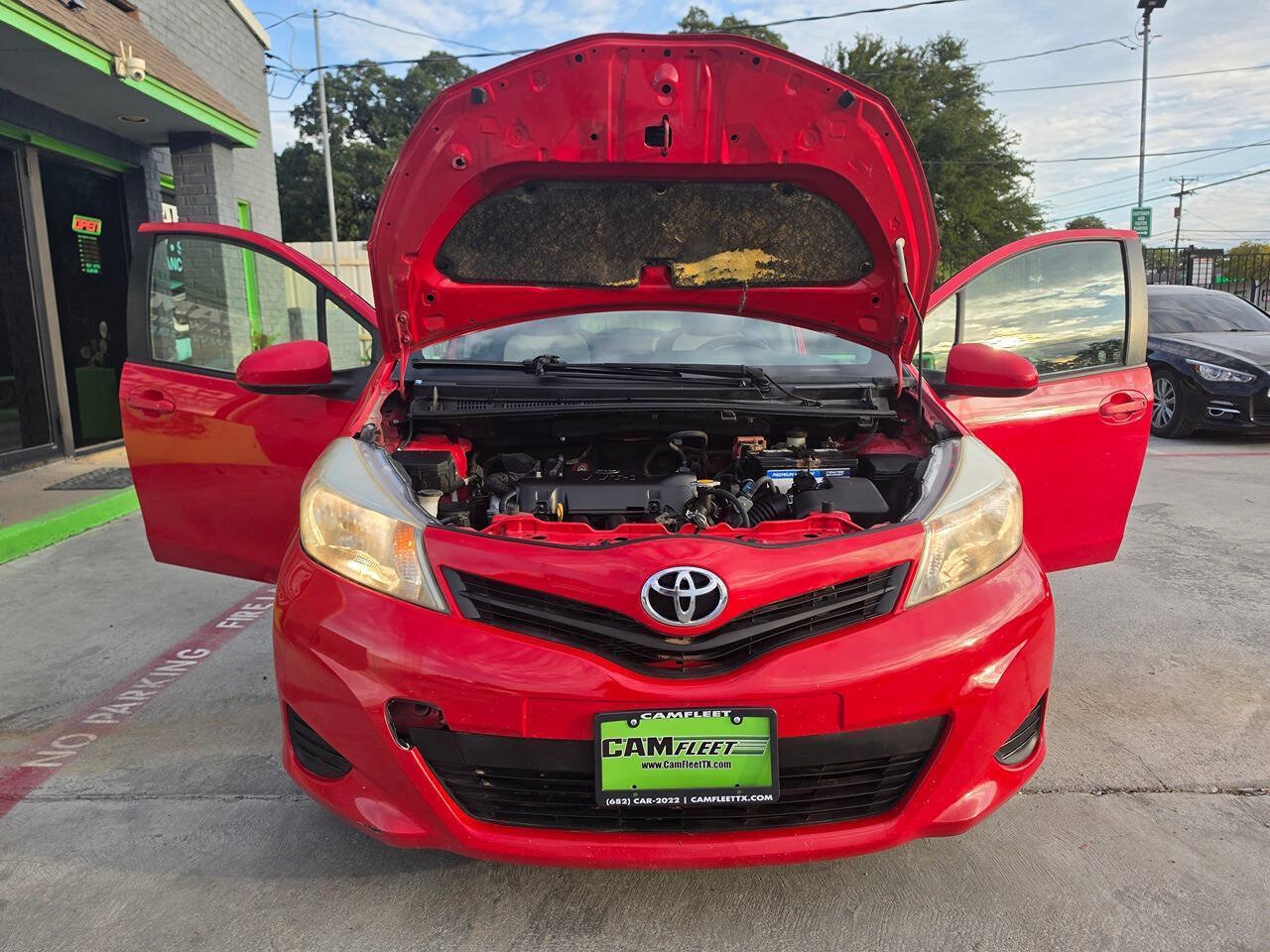 Used 2013 Toyota Yaris L FWD image 48