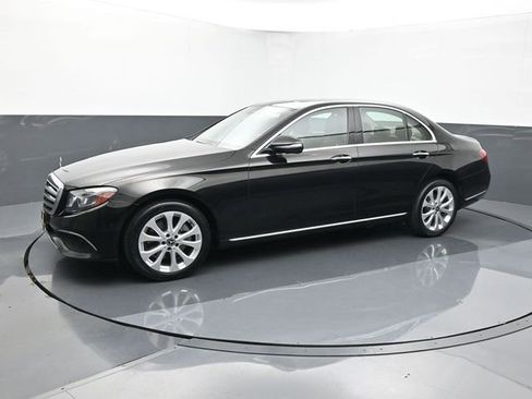 Used 2018 Mercedes-Benz E 300 4MATIC image 3