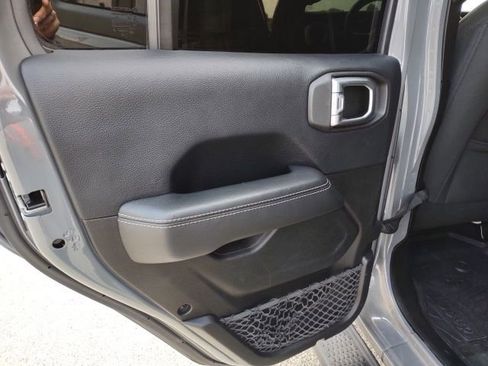 Used 2018 Jeep Wrangler Unlimited Sahara AWD/4WD image 17