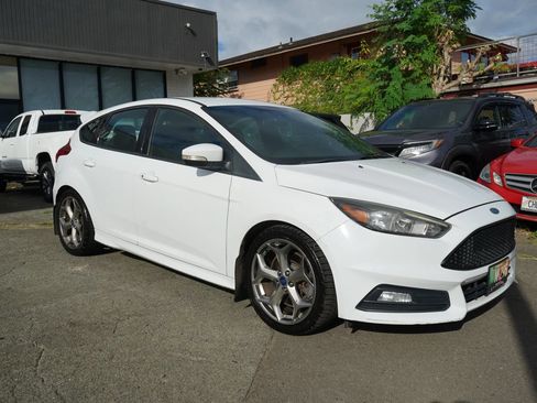 Used 2016 Ford Focus ST FWD image 4