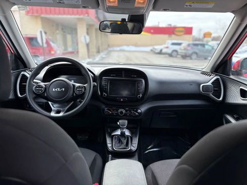Used 2025 Kia Soul LX image 12