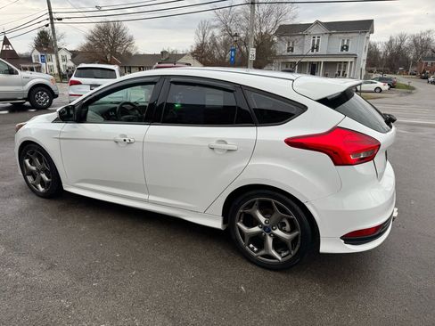 Used 2017 Ford Focus ST image 8
