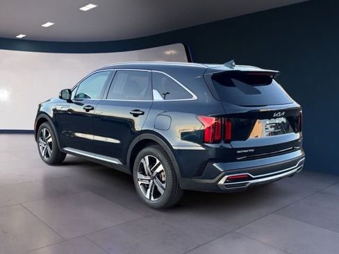 Certified 2023 Kia Sorento EX AWD/4WD image 3