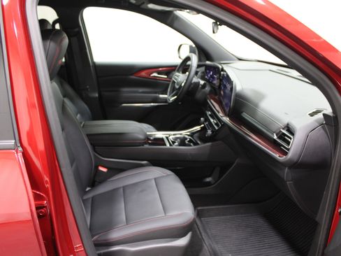 Used 2025 Chevrolet Traverse Z71 w/ Driver Confidence Package image 25