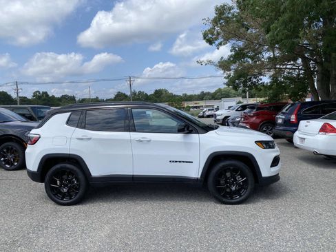 Certified 2022 Jeep Compass Latitude w/ Sun and Sound Group AWD/4WD image 2