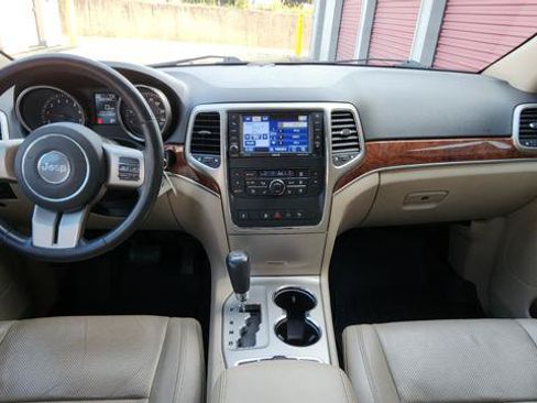 Used 2012 Jeep Grand Cherokee Limited w/ Luxury Group II AWD/4WD image 17