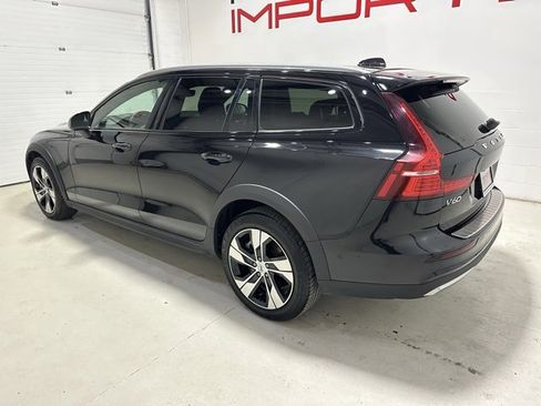 Used 2023 Volvo V60 B5 Cross Country Plus image 7