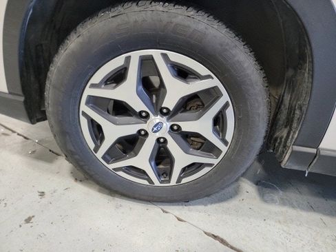 Used 2021 Subaru Forester Premium image 9