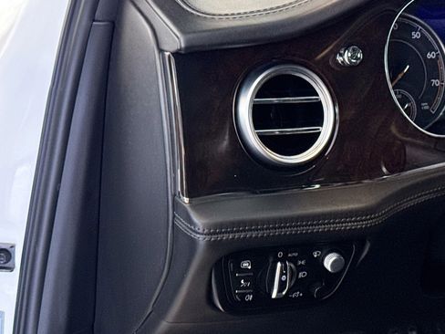 Used 2018 Bentley Bentayga image 10